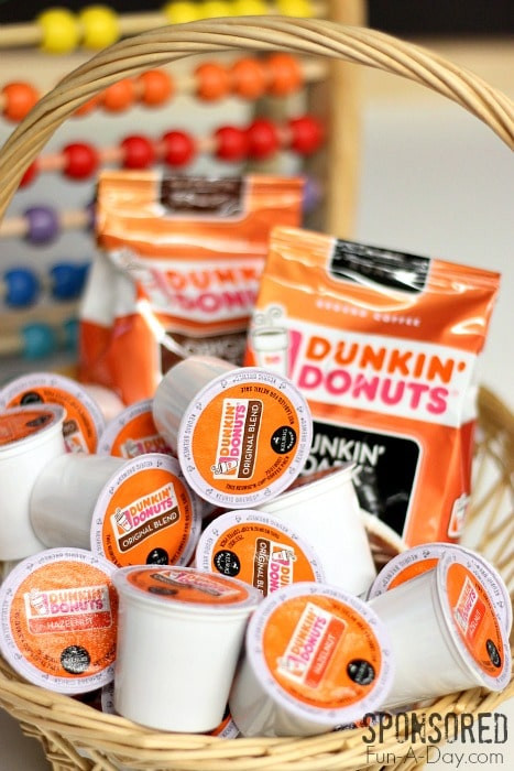 alt Gifts for teachers who love coffee - Fun and simple ideas, along with a printable questionnaire for the teacher.