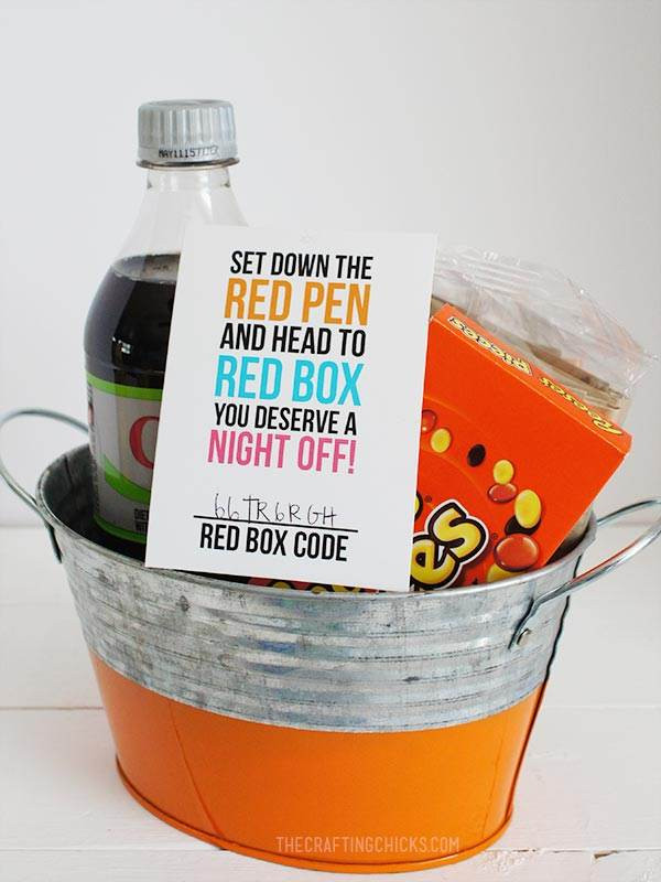 alt: Redbox gift tag with popcorn, candy, and a drink