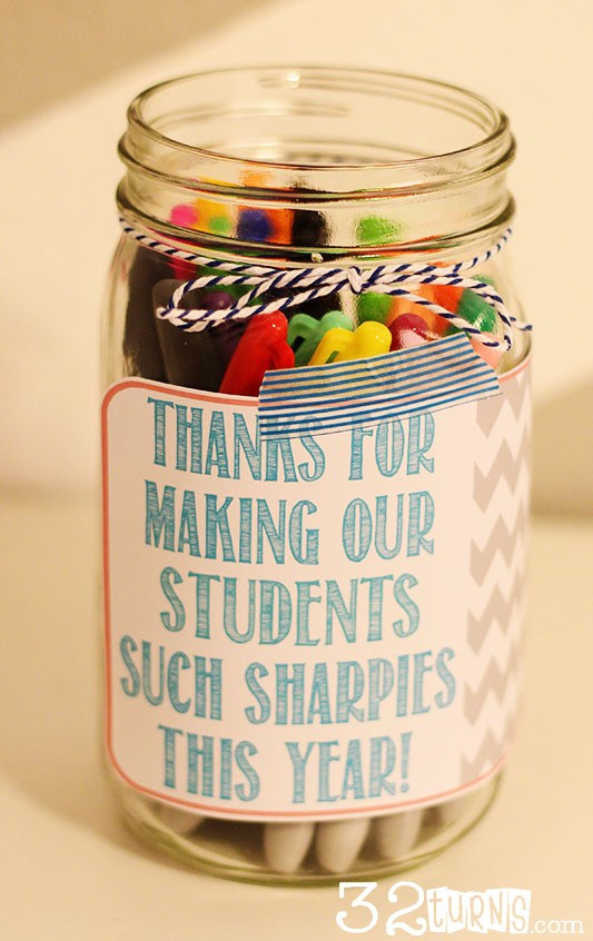 alt text: A collection of colorful Sharpies arranged neatly in a mason jar, topped with a tag that reads "Teacher Appreciation Gift." This image illustrates a simple yet thoughtful Sharpie gift idea for teachers.