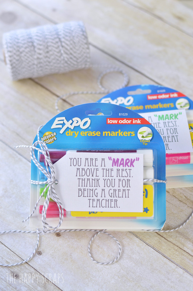 Dry erase marker set with a whiteboard